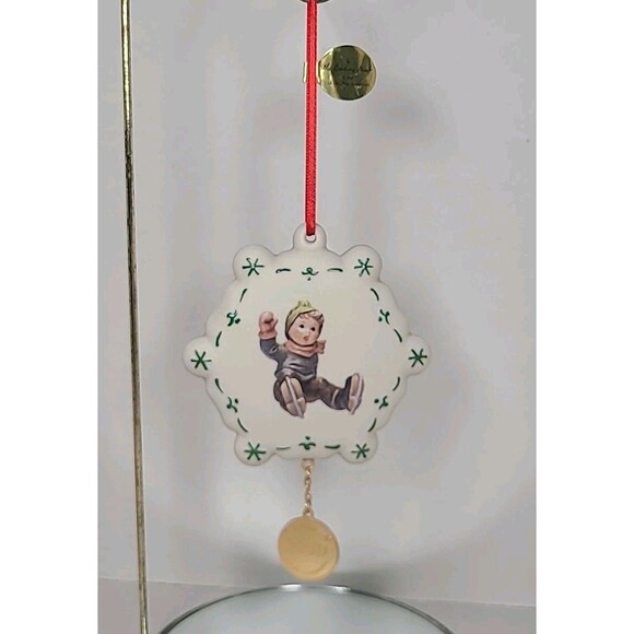 2010 M.J Hummel Skater In Stride Annual Ornament Porcelain Christmas W/box - Picture 4 of 6